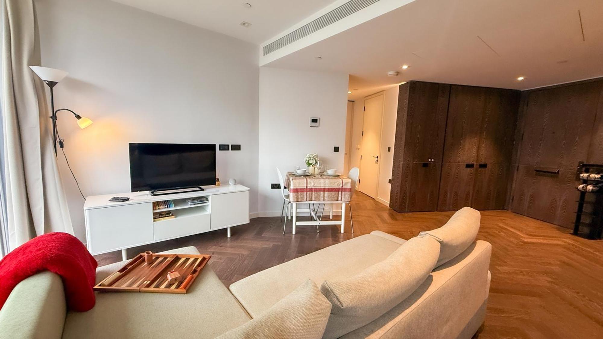 Appartement Luxury Steps From Battersea Power St And Close To Victoria & Chelsea Londen